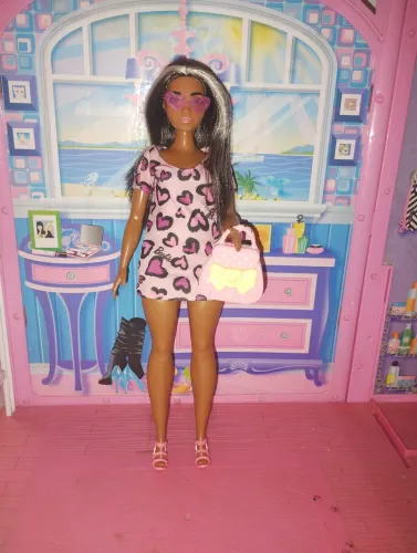 Barbie Fashionista Curvy