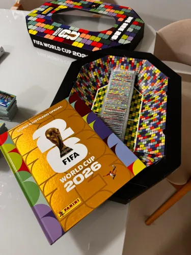 Box estádio completo com 994 figurinhas 