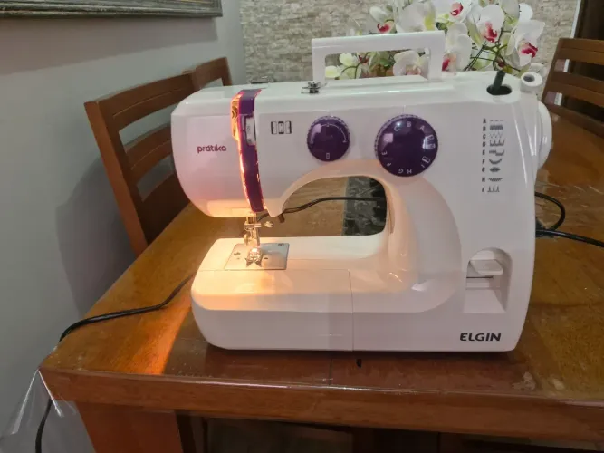 Máquina de costura Elgin 127v