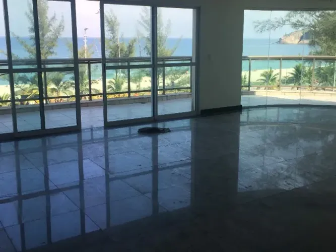 Linda Cobertura Duplex, 5 suítes, 4 vagas exclusivas, espaçoso e em frente à praia!