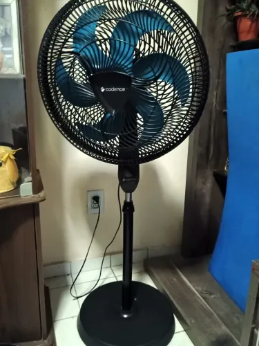Ventilador Cadence de coluna torre Turbo e 127v e acompanha uma garantia