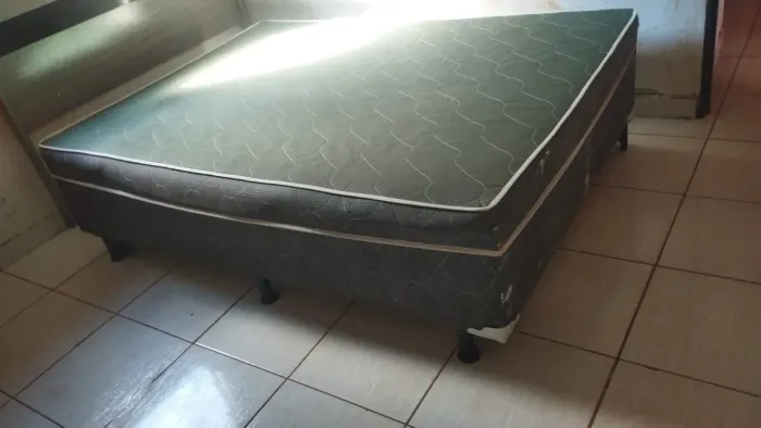 Vendo Geladeira, sofá, mesa de mármore e cama de casal, para buscar em Guapó