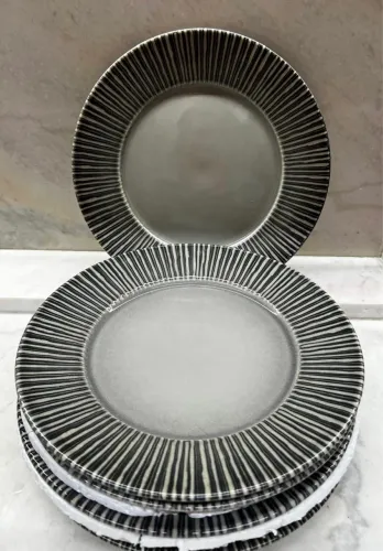 Conjunto com 6 pratos