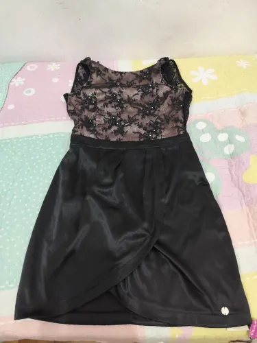 Vestido de festa. Com renda . P