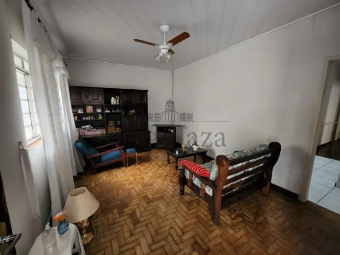 Casa - Térrea - Jardim São Dimas - 4 Dormitórios + Edícula - 190m².