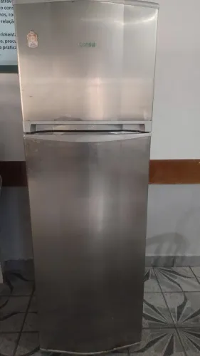 Geladeira Consul modelo CRM33ERANA