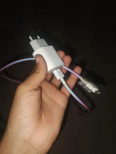 Estou vendendo esse celular retirada peça quebrado esse carregador quem tiver só entra con