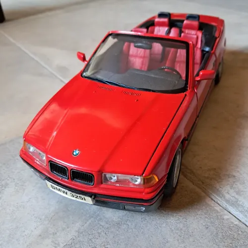 Miniatura BMW 325i Maisto 1:18 - excelente estado
