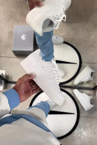 Tênis Nike Air Force One Unissex / Linha Luxo Cor: Branco - Disponível 34 AO 46