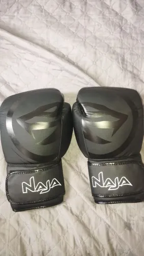 Luva Naja em perfeitas condições