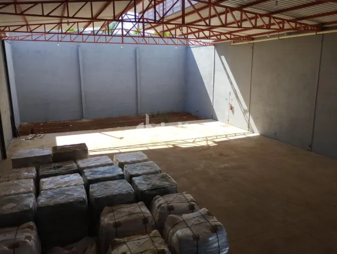 Galpão disponível para locação no bairro Vida Nova em Uberlândia-MG