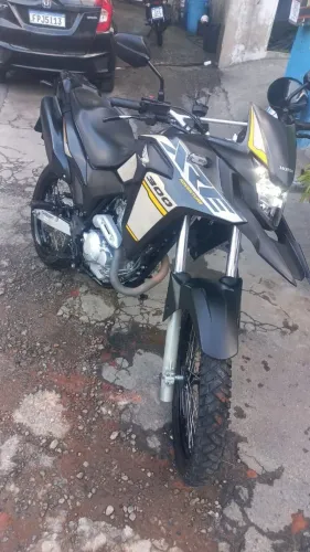 Vendo moto xre 300 bem conservada
