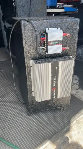 Caixa tocando muito