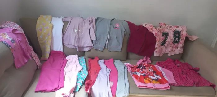 Roupas de verao e inverno 60 peças chama se for compra