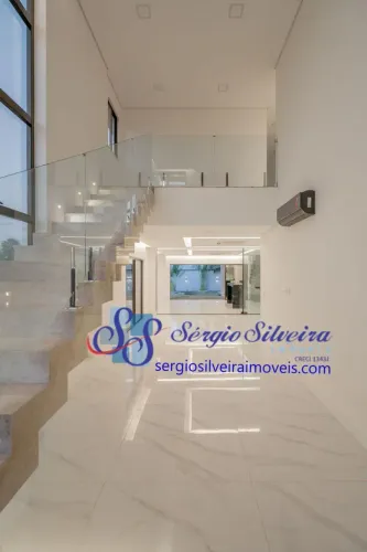 Belíssima casa na Cidade Alpha com 4 suítes
