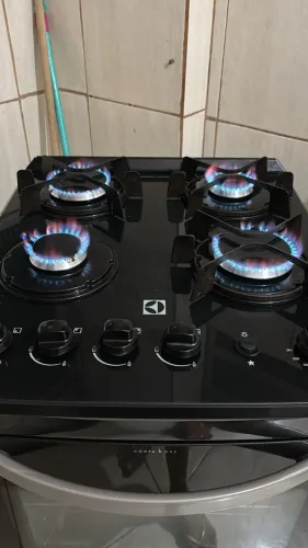 Fogão 4 bocas Electrolux Preto Efficient Mesa de Vidro, PerfectCook