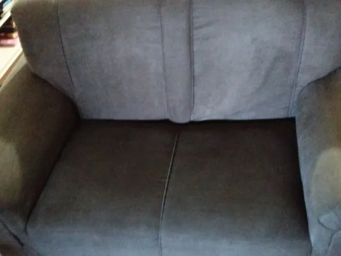 Vendo sofá em boa situação de uso. Cor ? marron.Bairro:Santa Maria DF. Valor: 250,00