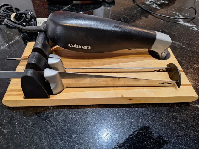 Faca elétrica com tábua de corte da Cuisinart, aço inoxidável/preto, CEK-41<br>
