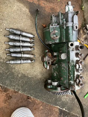 Bomba injetora e bicos motor OM352 aspirado
