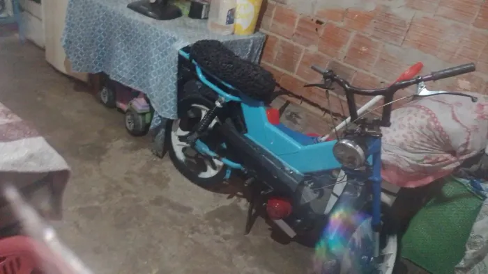 Motos