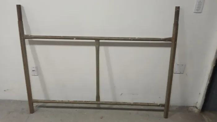 Andaime Tubular, torre com 8 peças medindo 1,50 x 1,50 x 1 metro de altura.