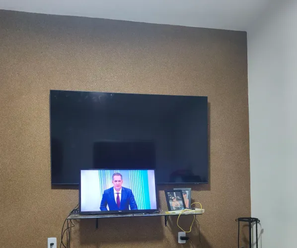 Televisão 70 polegadas com defeito