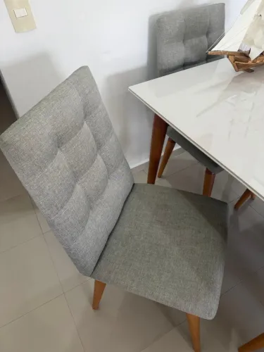 Mesa com 6 cadeiras (90cm x 180cm)