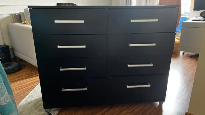 Vendo cômoda de 8 gavetas