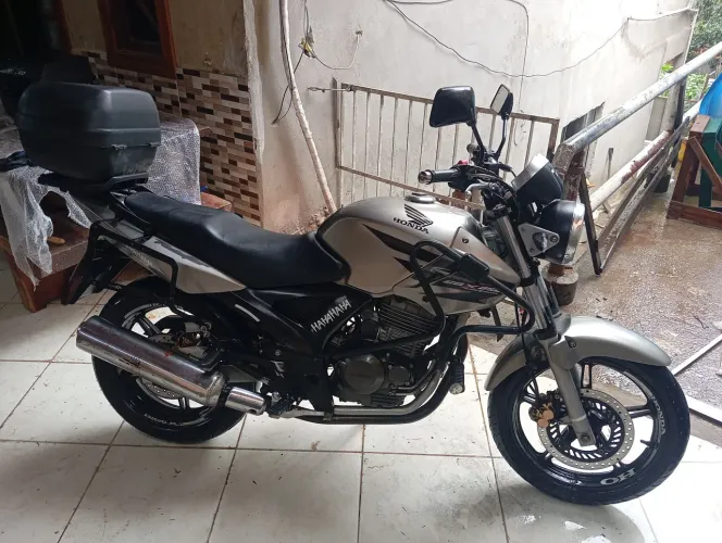 Vende se uma Twister 250