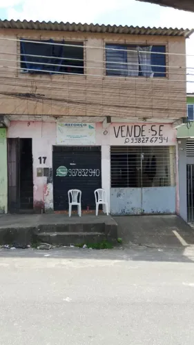 Imóvel com 3 casas + ponto comercial a venda