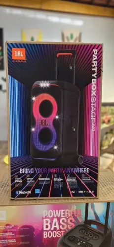 JBL PartyBox Stage 320 240W RMS Bluetooth com Bateria, Rodas e Luzes - Nova