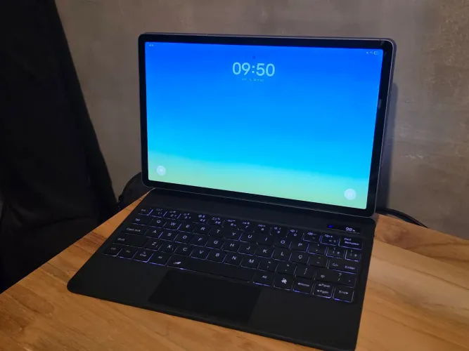 Galaxy Tab S9 FE + com capa teclado
