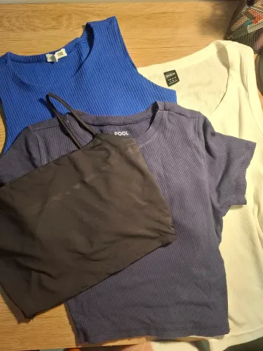 CONJUNTO 4 BLUSAS TAM P POR 35 REAIS