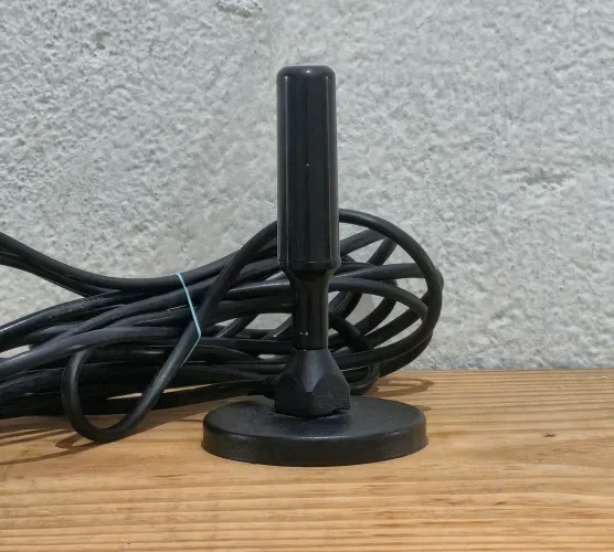 Antena Digital Interna Para Tv Hdtv Base Com Ímã E Cabo Longo