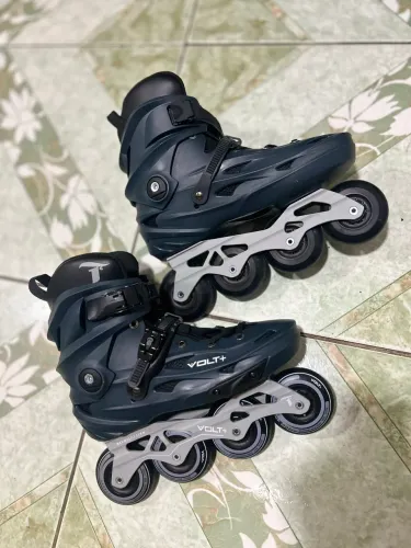 Patins Inline Freestyle Traxart Volt + 2.0 Grafite - 80 mm ABEC - 9