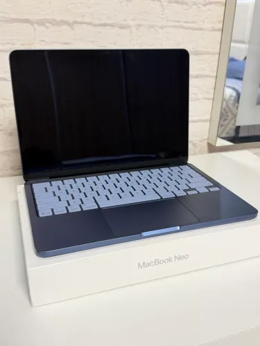 MacBook Neo 256GB, 8GB RAM, Cor Índigo - Novo c/ Nota Fiscal