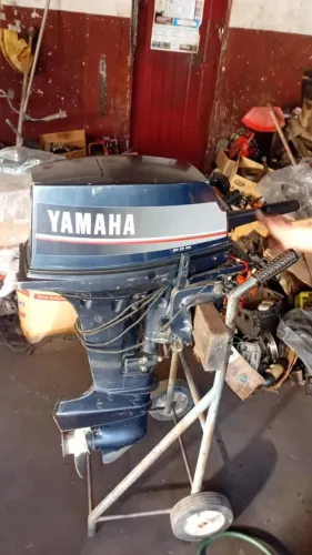 Motor popa Yamaha 15HP 2T 93 + carrinho + galão de combustível