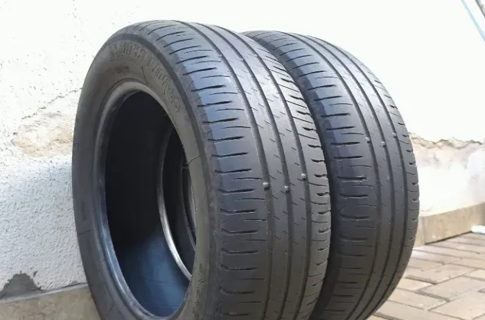 Par de Pneus aro 15 Michelin (195/60/15)