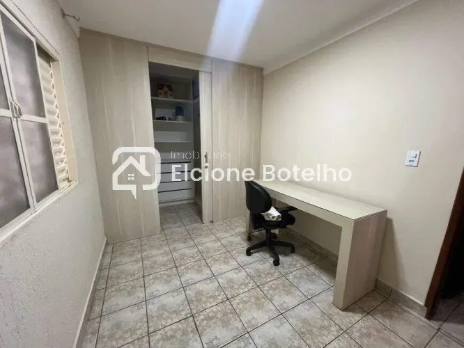 Casa para aluguel, 3 quartos, 1 suíte, 2 vagas, GRANADA - Uberlândia/MG