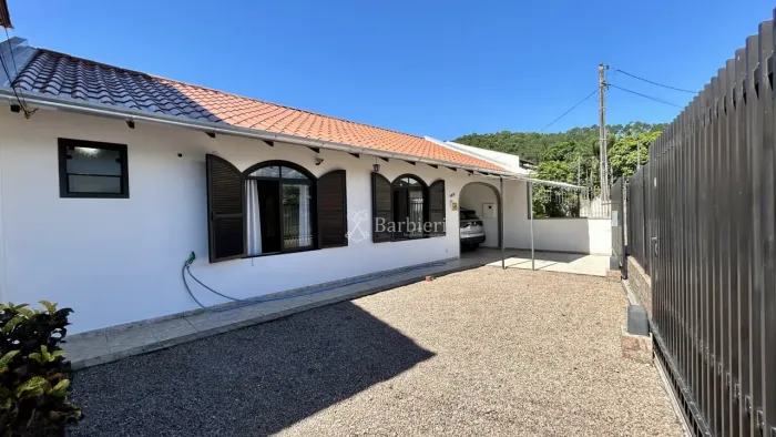 Casa com 4 dormitórios à venda, 184 m² por R$ 700.000 - Valparaíso - Blumenau/SC