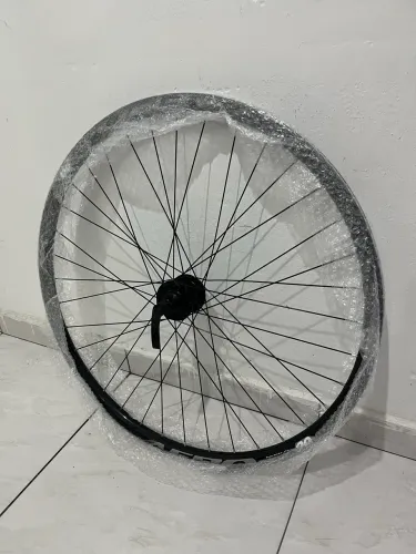 Roda de aro 29 dianteira
