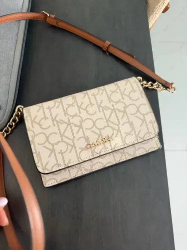 Bolsa usada pouquíssimas vezes. Original Semi nova
