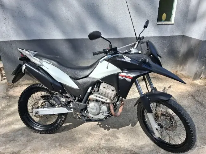 Vendo moto  HONDA XRE300, pouco rodada