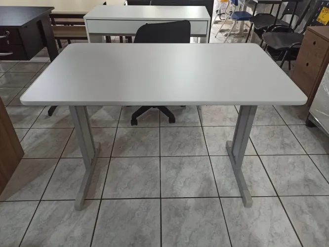 Mesa de 1m x 60cm cinza