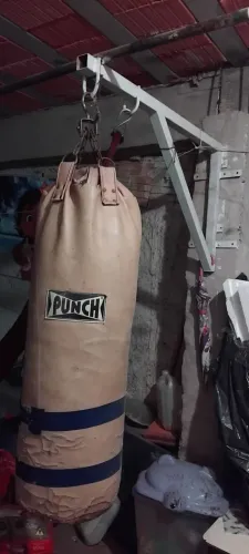 Suporte w saco de boxe