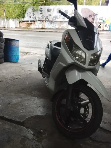 Moto 300