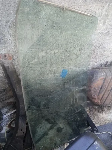 Vendo vídro Monza tubarão