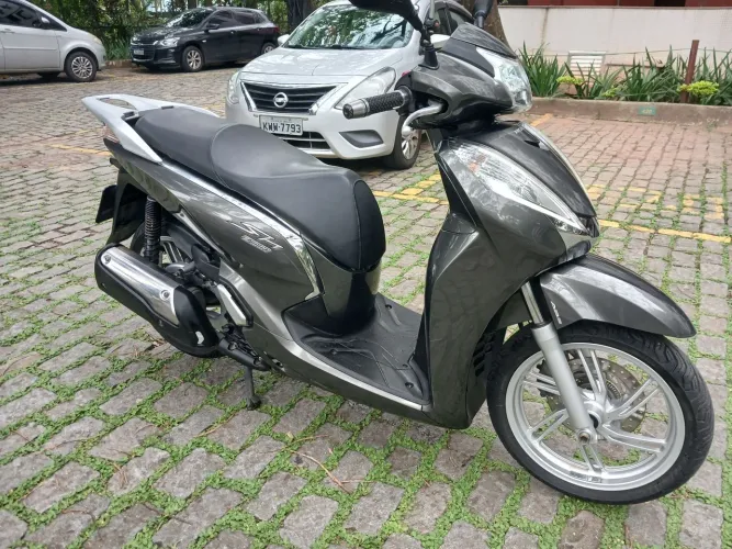 HONDA SH 300i 2017 (muito potente)