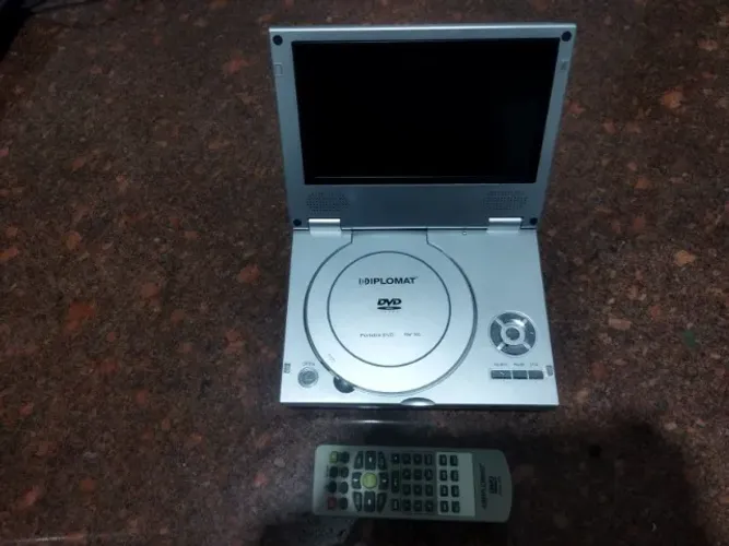 Leitor/Reprodutor de DVD Portátil Diplomat PDV-700