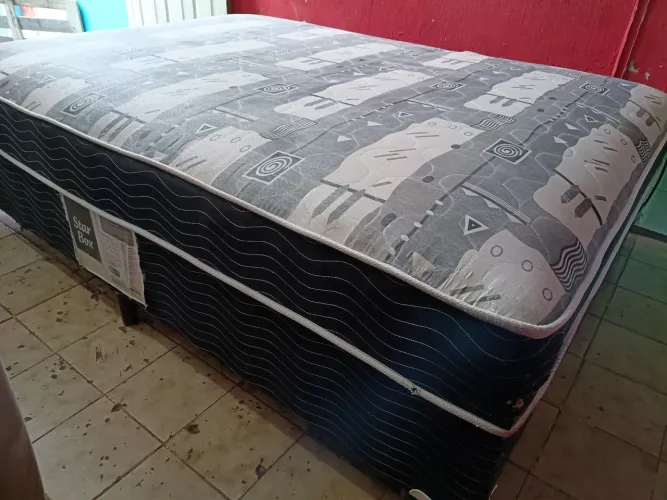 Cama box casal conjugado com molas ensacadas..já tá higienizado
